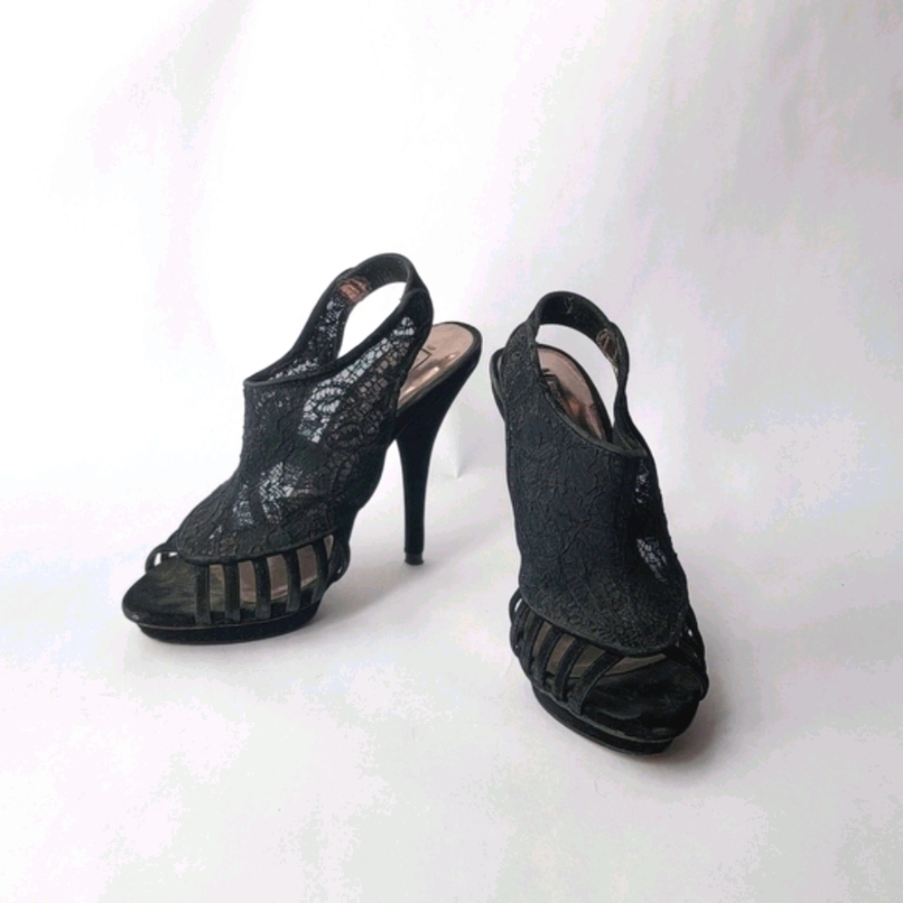 🛍3 for $30 BCBG Black lace and suede heels sz 6